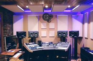 From Studio to Stage Compact DJ Equipment for Small Spaces