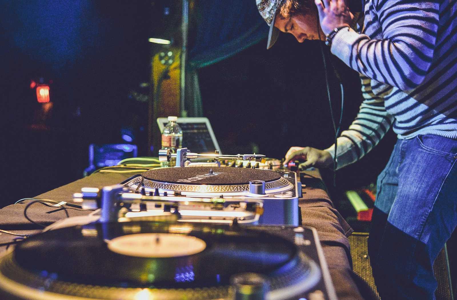 Mix It Up Beginner DJ Tips for a Smooth Start